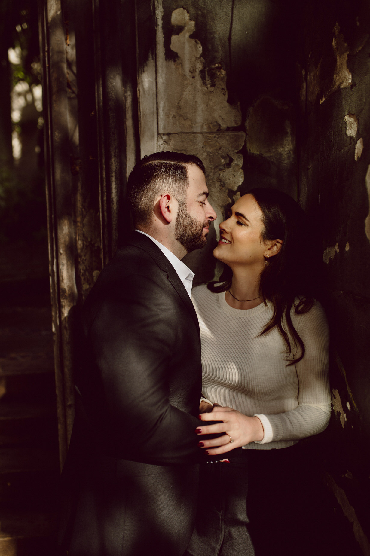 creative wedding photos, london engagement, london elopement, st dustan in the east, london wedding photographer